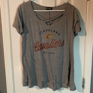 5/$20🌸Cavs shirt - L